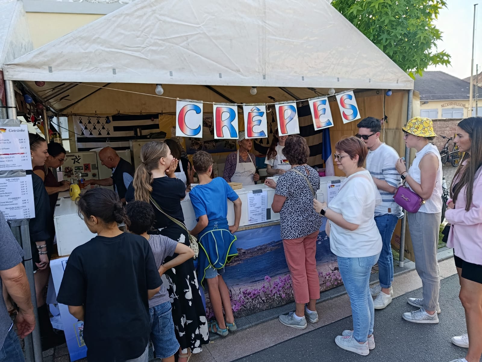 Le stand de crêpes IGP sur la fête communale